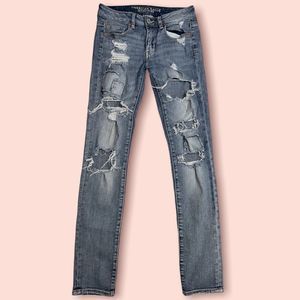 American eagle size 2 Denim ripped jeans super stretch